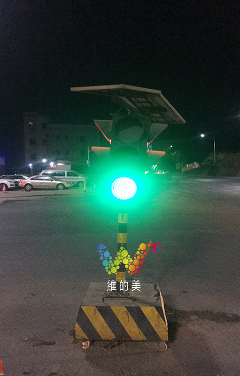 龙华临时红绿灯使用3年2.jpg