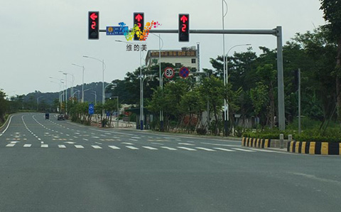 增城新城大道17个路口的<a href=http://www.wdm88led.com/ target=_blank class=infotextkey>交通信号灯</a>2.jpg