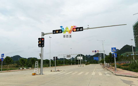 广西崇左市龙州县12个红绿灯路口现场调试安装5.jpg