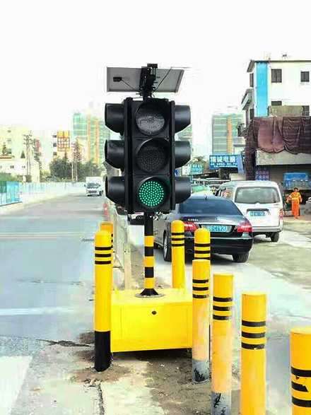 福建莆田<a href=http://www.wdm88led.com/jtxh/yd/ target=_blank class=infotextkey>移动红绿灯</a>安装 (4).jpg