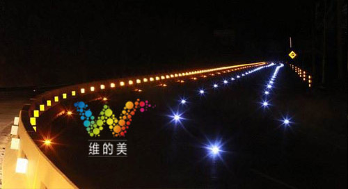 太阳能道钉夜晚美丽的风景线.jpg
