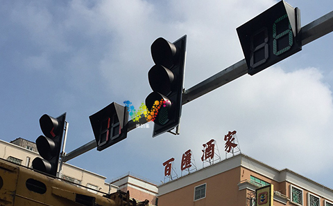汕尾<a href=http://www.wdm88led.com/ target=_blank class=infotextkey>交通信号灯</a>的安装调试.jpg