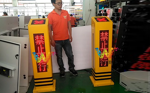 超大型行人过街语音提示柱.jpg
