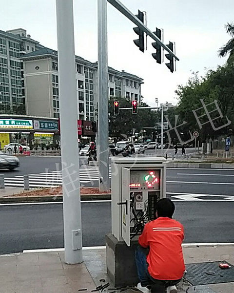 48路联网交通信号机出货7.jpg
