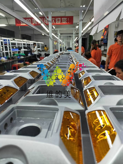 带脚太阳能道钉批量生产4.jpg