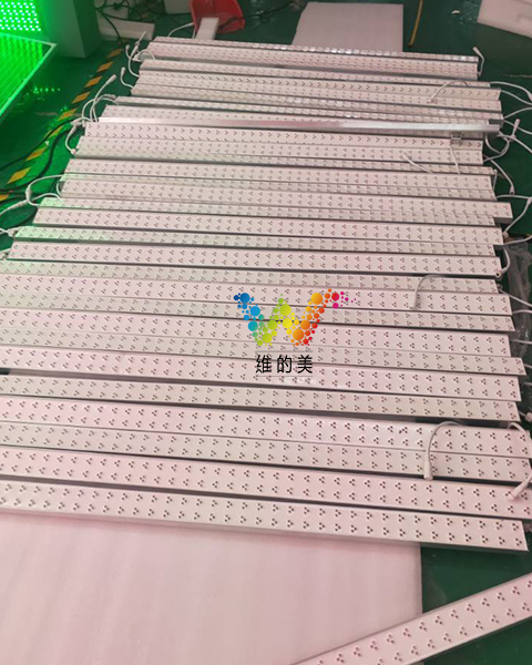 三种不同尺寸的网红红绿灯出货.jpg
