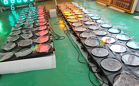 自行车<a href=http://www.wdm88led.com/ target=_blank class=infotextkey>交通信号灯</a>批量图1.jpg