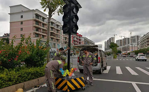 珠海太阳能临时红绿灯安装2.jpg