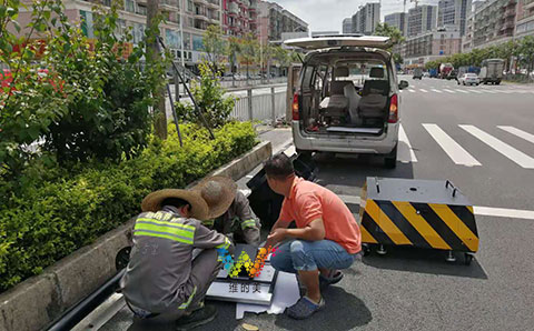 太阳能应急红绿灯