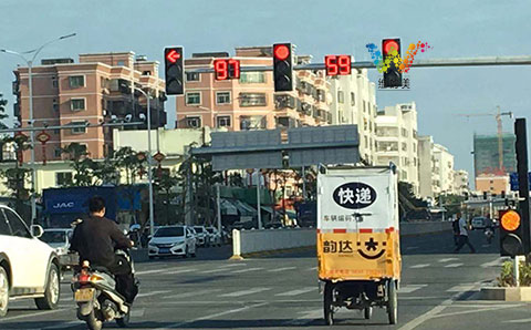 增城新城大道17个路口的<a href=http://www.wdm88led.com/ target=_blank class=infotextkey>交通信号灯</a>5.jpg