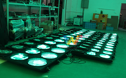 缅甸<a href=http://www.wdm88led.com/ target=_blank class=infotextkey>交通信号灯</a>的出货7.jpg