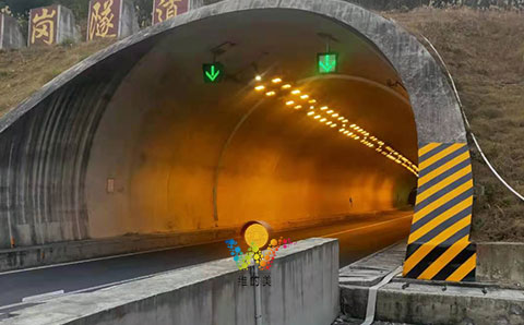 高速公路<a href=http://www.wdm88led.com/gsgl/fwd/ target=_blank class=infotextkey>防雾灯</a>5.jpg